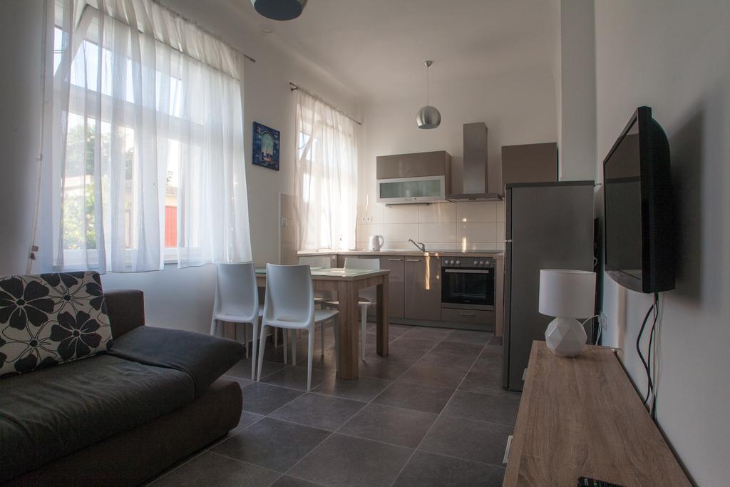 Apartments Svilan Trogir Zimmer foto